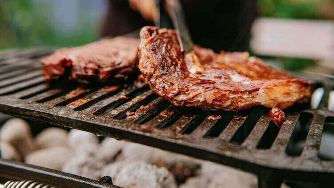 COME PULIRE LA GRIGLIA DEL BARBECUE